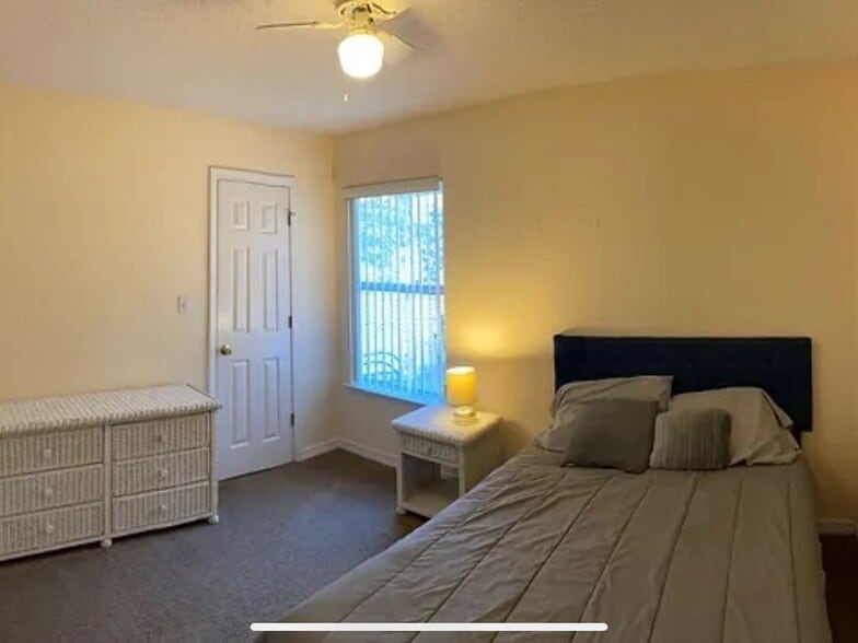 Building Photo - 853 Ladner Dr