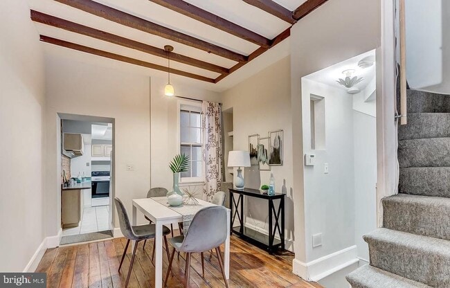 Building Photo - 825 S Charles St