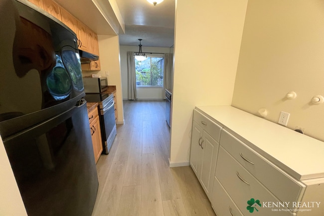 Building Photo - Updated 3 Bedroom Condo in South San Francisco