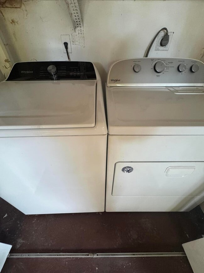 Building Photo - 3662 SW 59th Ave