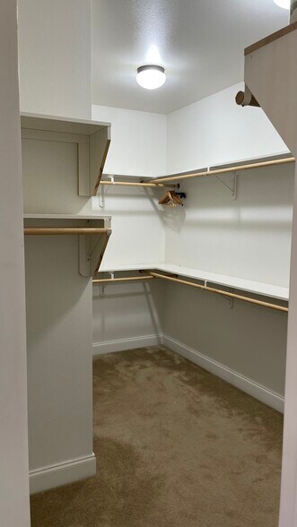 Master closet - 20175 Kingland Dr