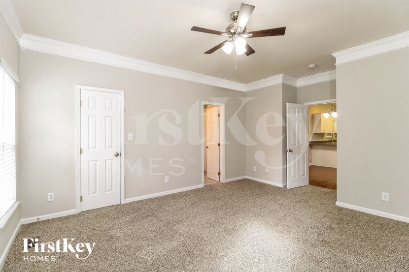 Building Photo - 2611 White Fence Way