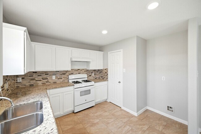 Building Photo - 21331 Bella Mountain Dr