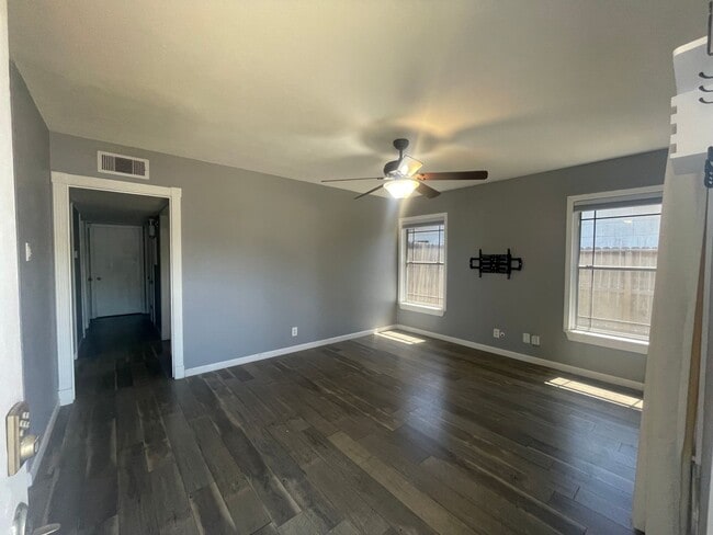Building Photo - Woodlawn Estate – Updated 3 Bedroom Home f...