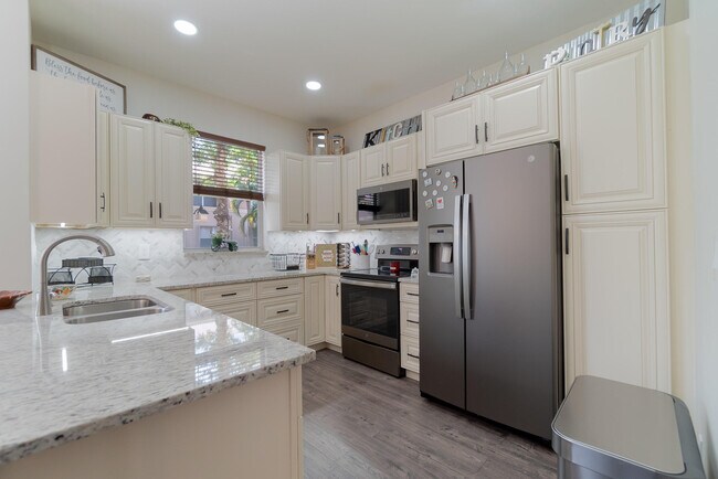 Building Photo - 123 Wakulla Springs Way