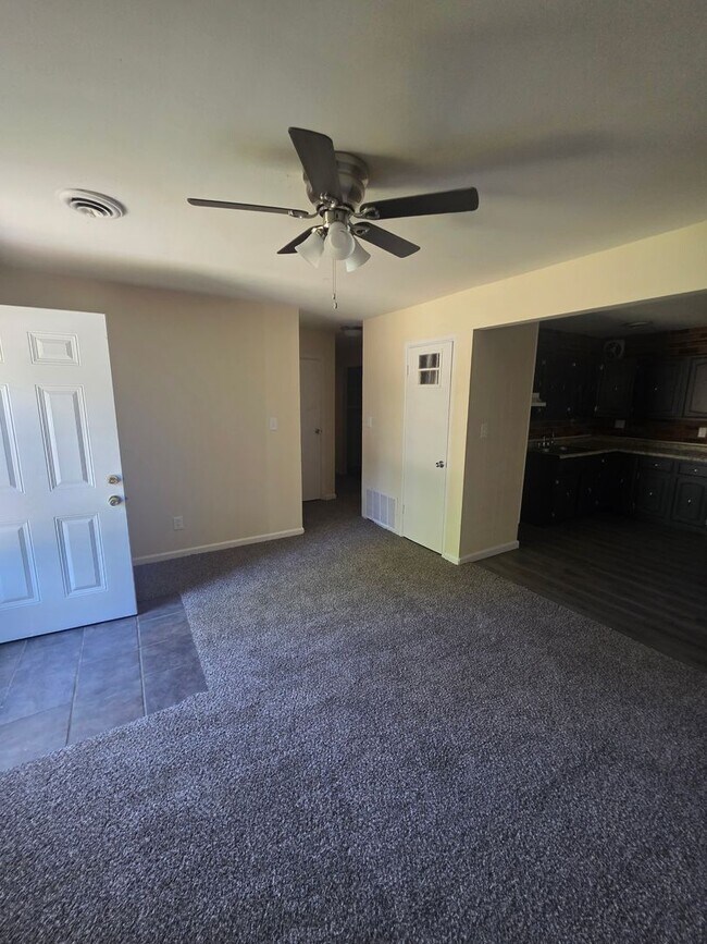 Building Photo - LIMITED TIME**NO APPLICATION FEE**1/2 OFF ...