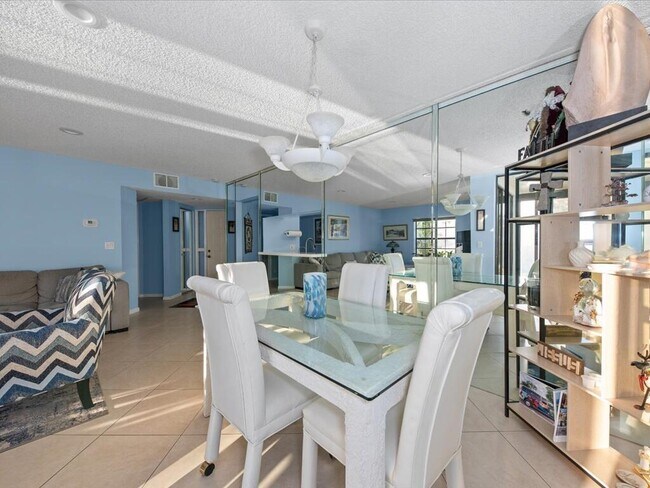 Building Photo - 5415 Verona Dr