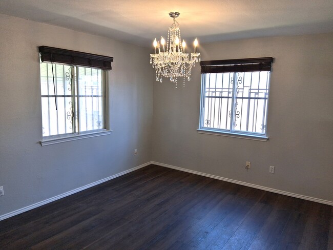 Building Photo - 4914 Parkwood Dr