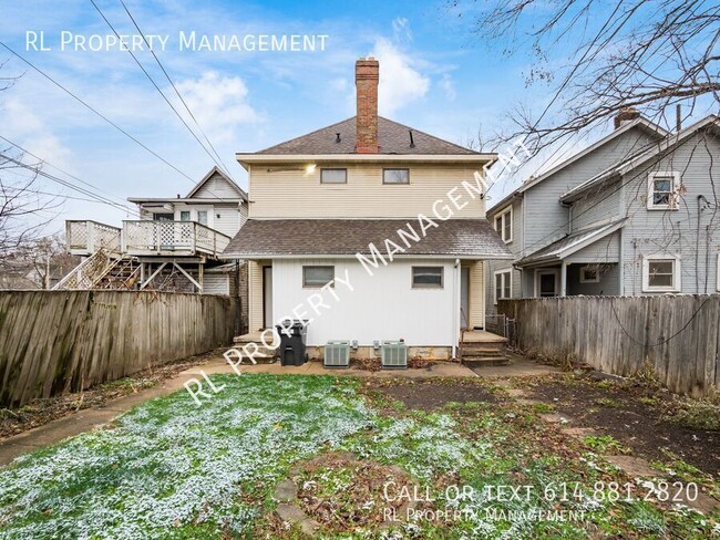 Building Photo - 3 bedroom & 1.5 bath duplex in Old North C...