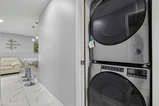 Building Photo - 1421 N 68th Terrace