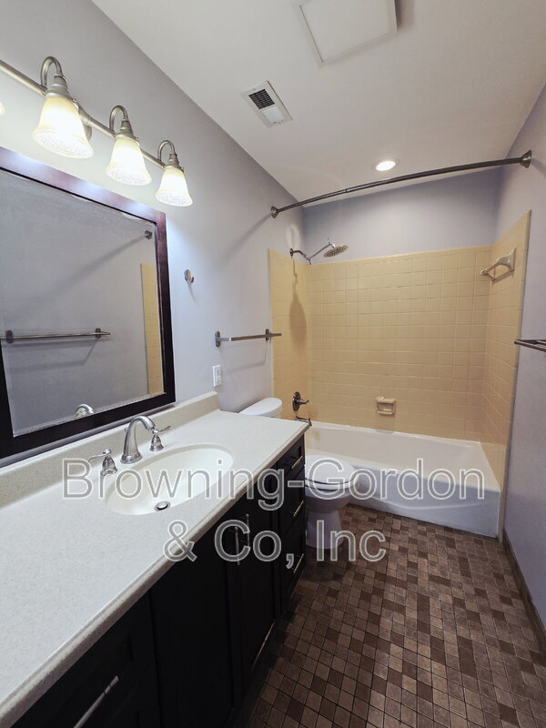 Building Photo - 5776 Brentwood Trace