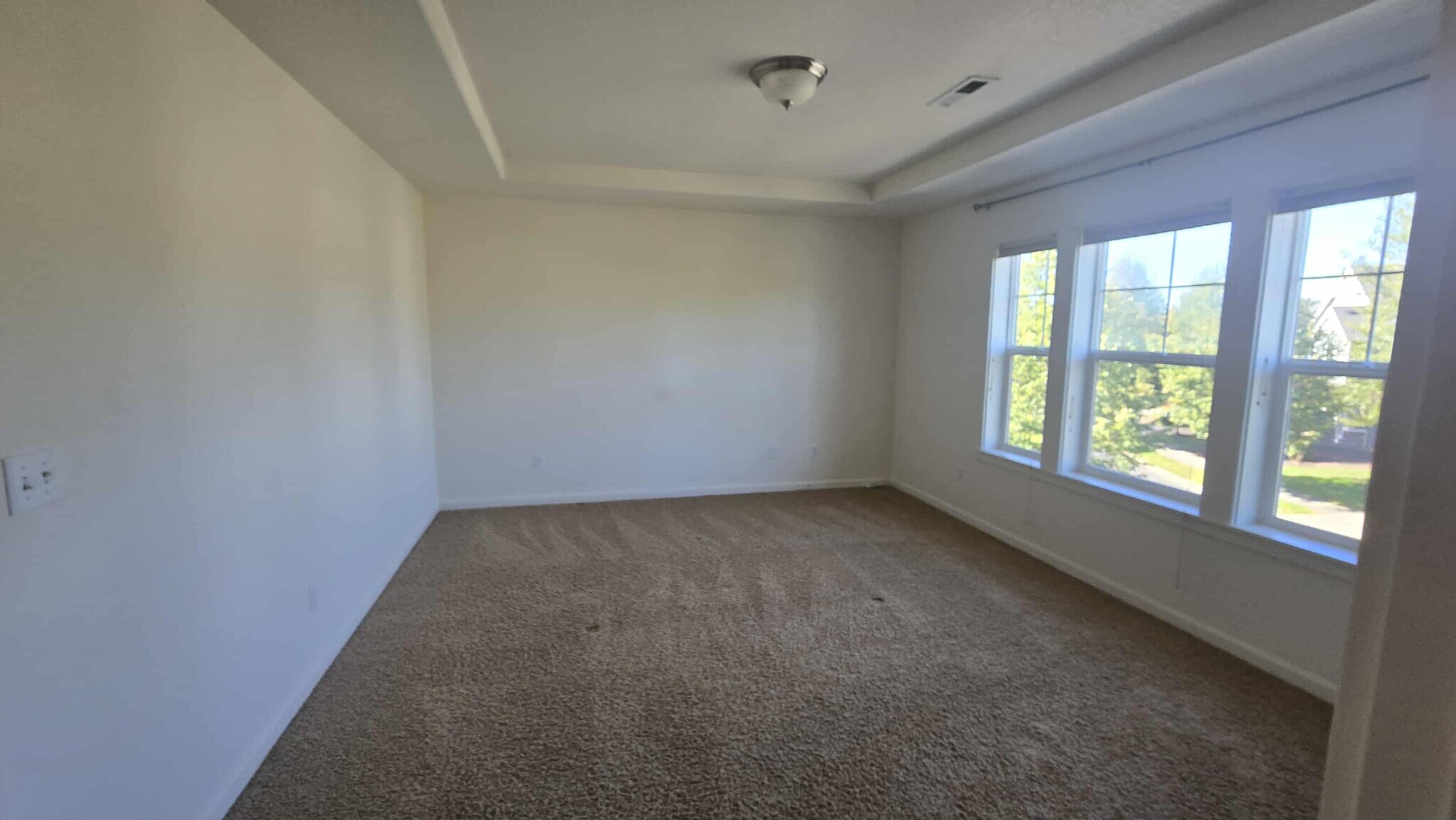 Building Photo - 16575 SE Windswept Waters Dr