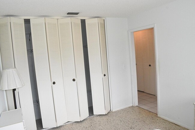 Building Photo - 2523 Dudley Dr W