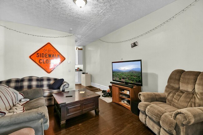 Building Photo - 1508 Summit St