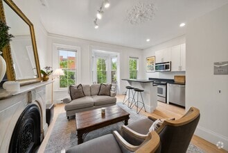 Building Photo - 52 Clarendon St