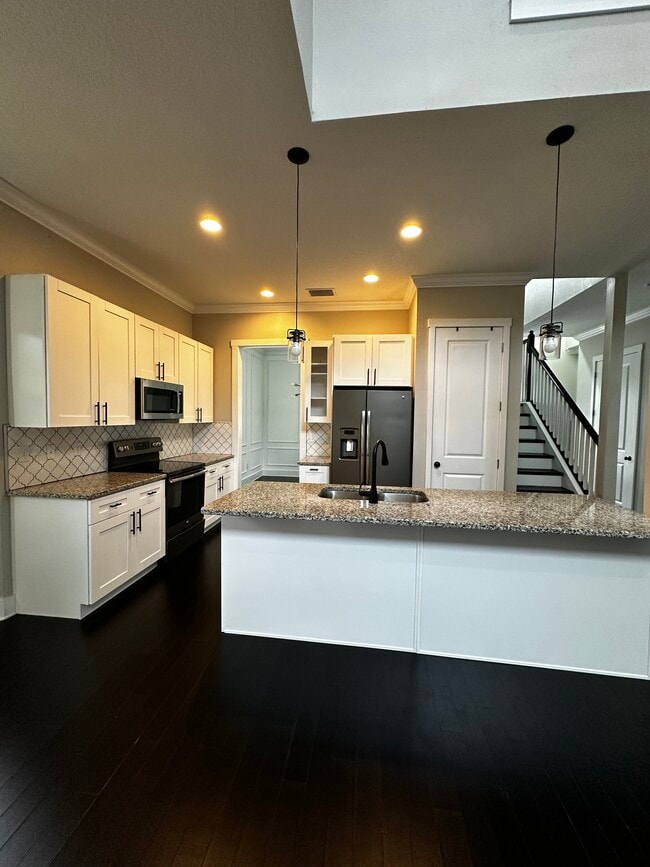 Building Photo - 201 W Hiawatha St