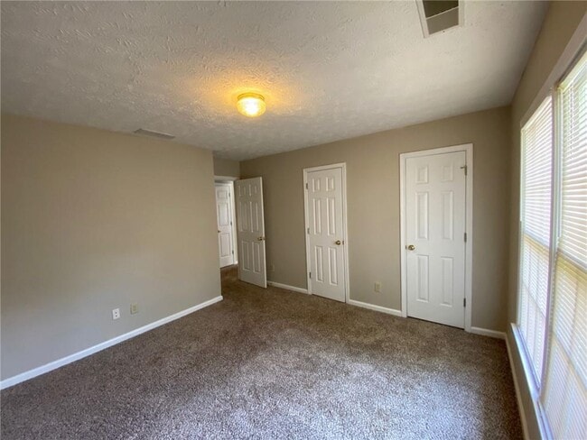 Building Photo - 1405 Glenfield Dr