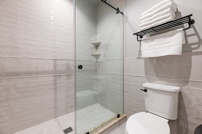 Building Photo - 1011 Canal St