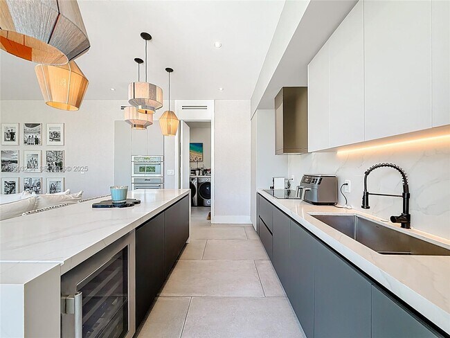 Building Photo - 561 Warren Ln