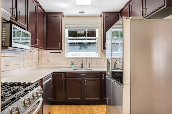 Building Photo - LAKESIDE HOUSE FOR RENT - $5,400