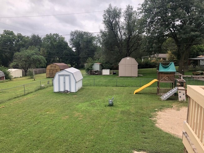 Building Photo - Beautiful Spacious Home