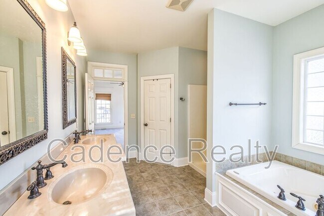 Building Photo - 205 N Sea Lily Ct