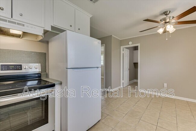 Building Photo - 623 Aiken St