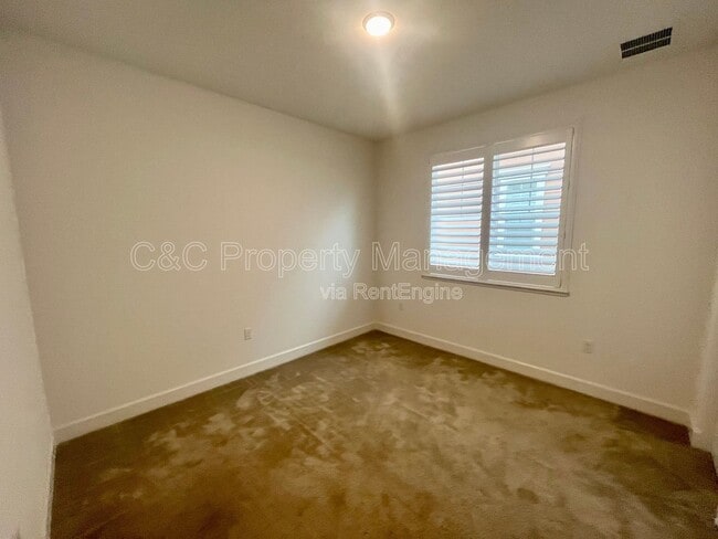 Building Photo - 2607 3rd Ave