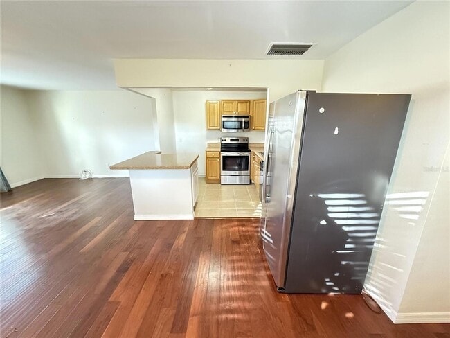 Building Photo - 2202 Clubhouse Dr