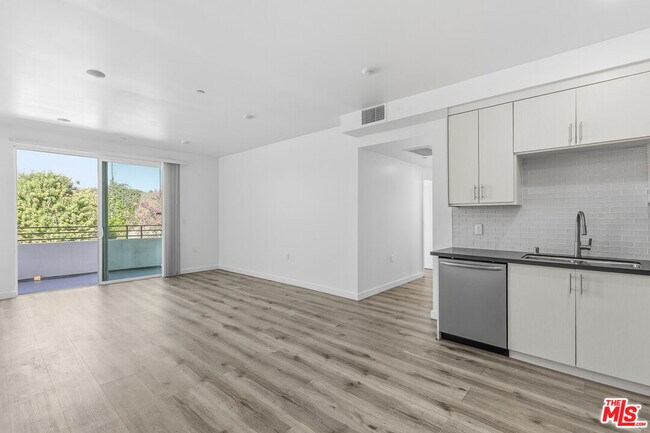 Building Photo - 11408 Sarah St