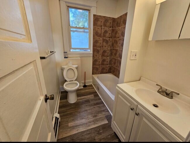 Building Photo - 342 3rd St