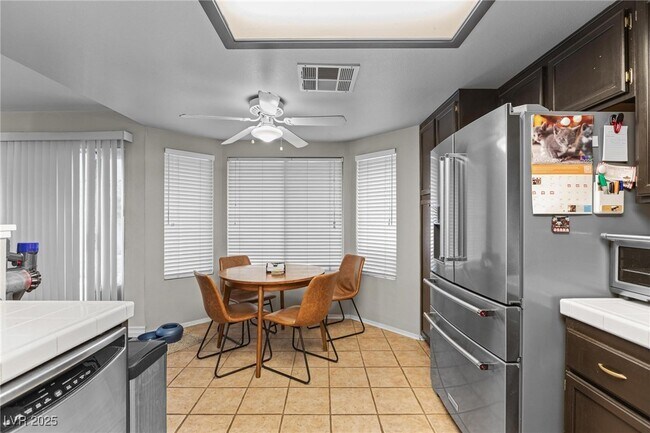 Building Photo - 5862 Trailblazer Dr