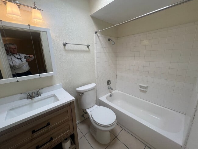 Building Photo - 3 Bedroom/ 2 Bath Home Near Mission & Valencia