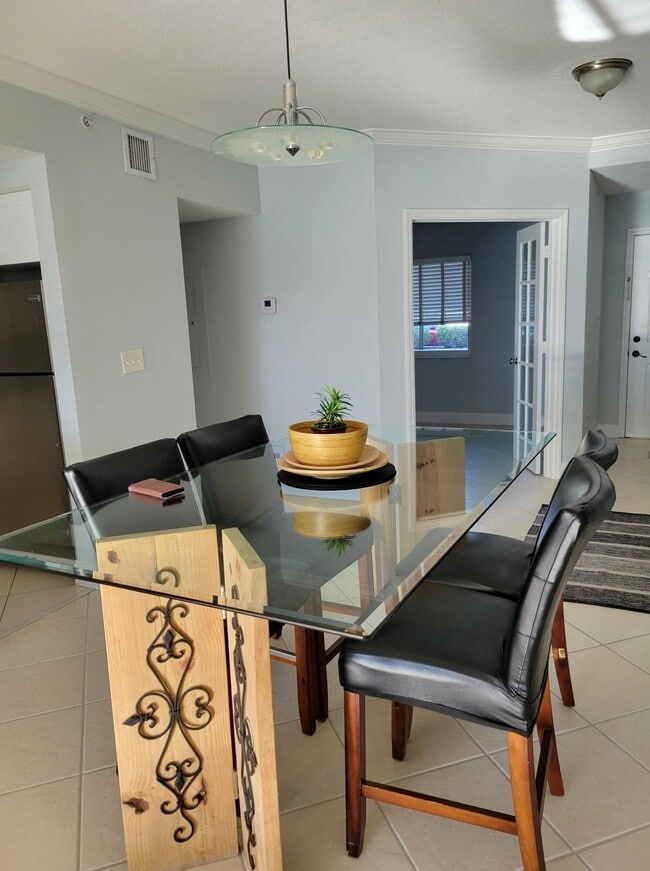 Building Photo - 4401 Crystal Lake Dr