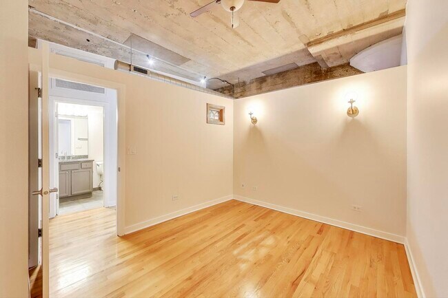 Building Photo - 1150 W 15th St