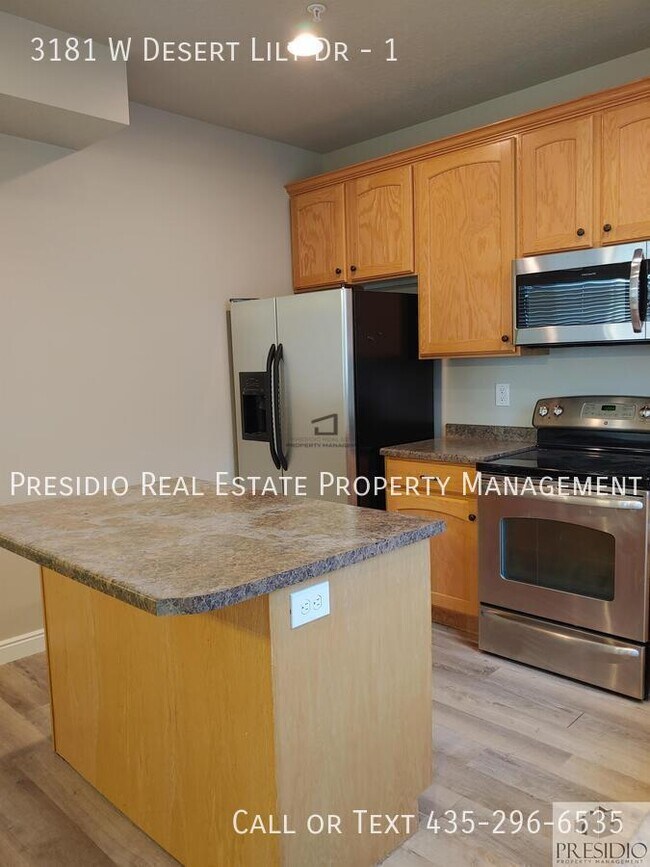 Building Photo - 3181 W Desert Lily Dr