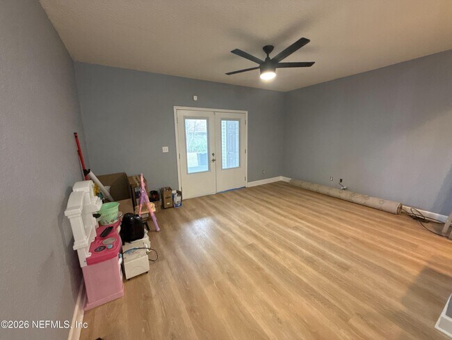 Building Photo - 1819 Lago Del Sur Drive