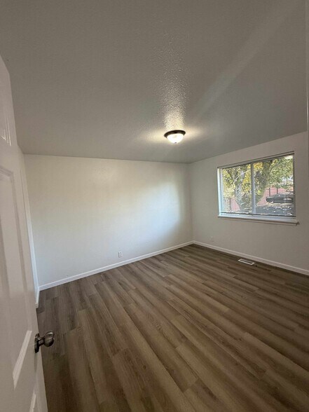 Building Photo - 5036 N Frace Ave