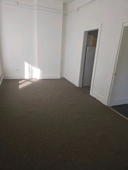 Building Photo - 920 Broadway St