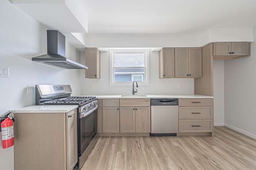 Building Photo - 2018 Horace J Bryant Jr Dr