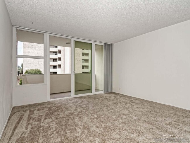 Building Photo - 2510 Torrey Pines Rd