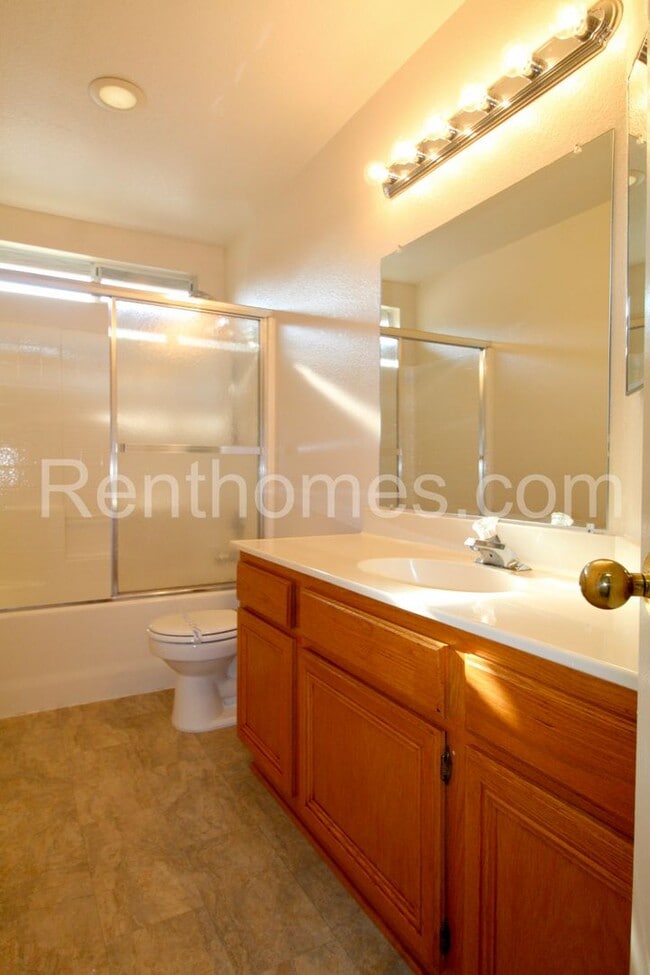 Building Photo - 1120 Camino Del Rey