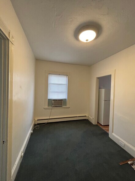 Building Photo - 18 Maple St