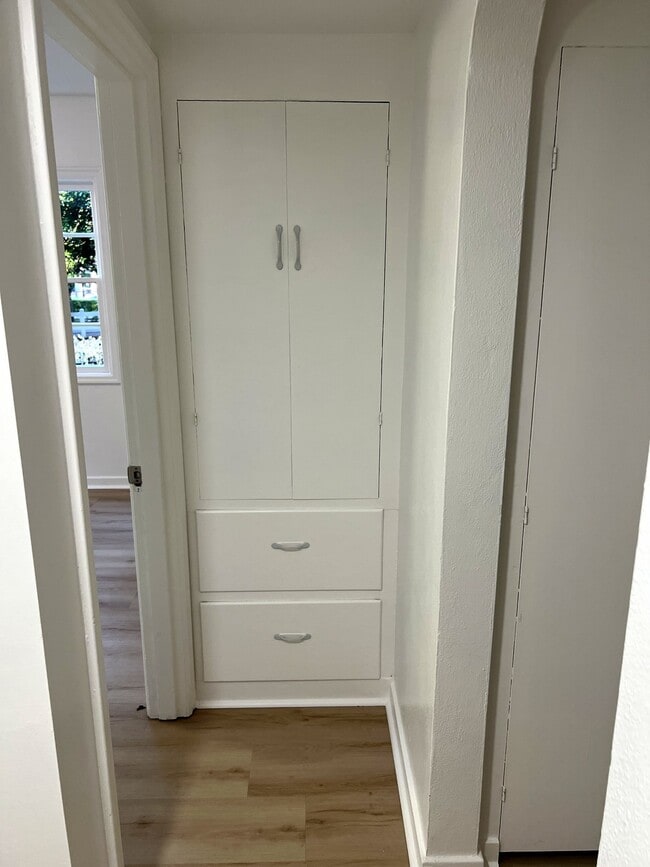 linen closet - 4662 Carman Dr