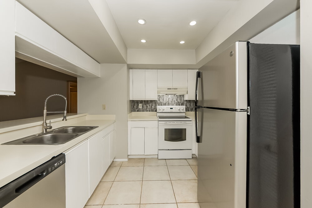 Building Photo - 4725 Country Oaks Blvd