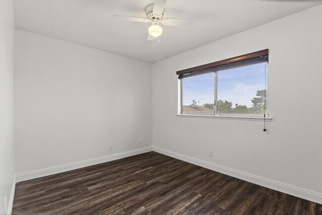 Building Photo - Welcome to your entertainers dream home!