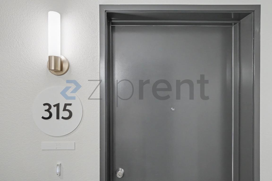 Building Photo - Unit 315