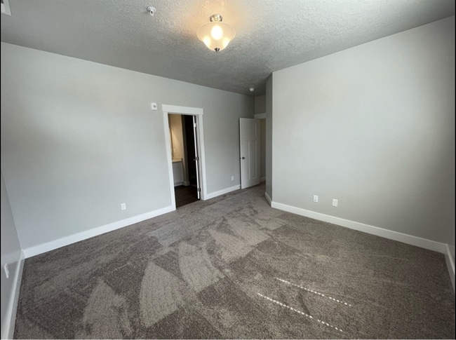 Building Photo - 732 N 380 W