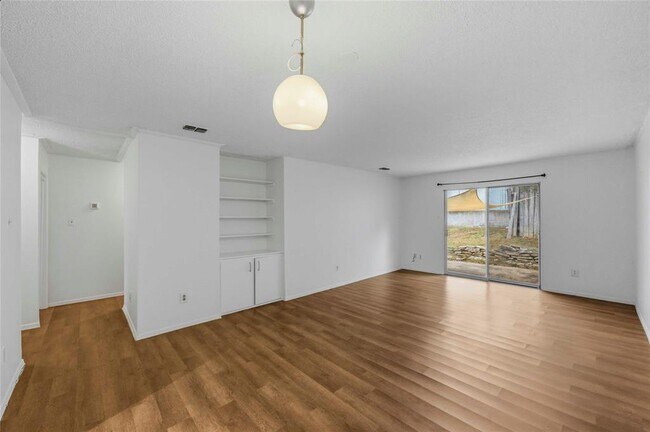 Building Photo - 1706 Elmhurst Dr