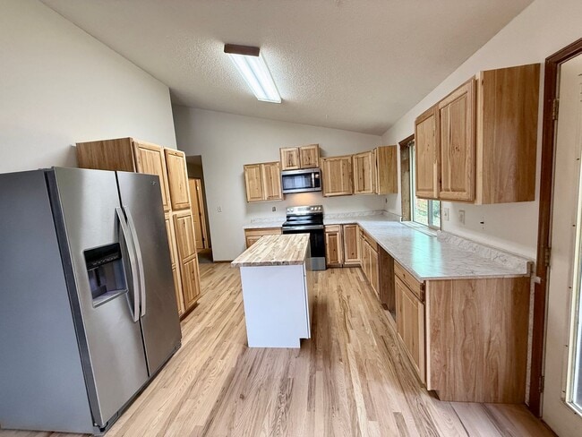 Building Photo - 6840 Delmonico Dr